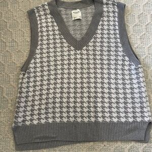 Abercrombie & Fitch Gray Houndstooth V-Neck Sweater Vest